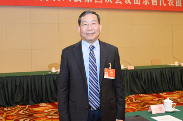 全國(guó)人大代表畢宏生：從幼兒園開(kāi)展常態(tài)視力篩查，盡早做眼底篩查